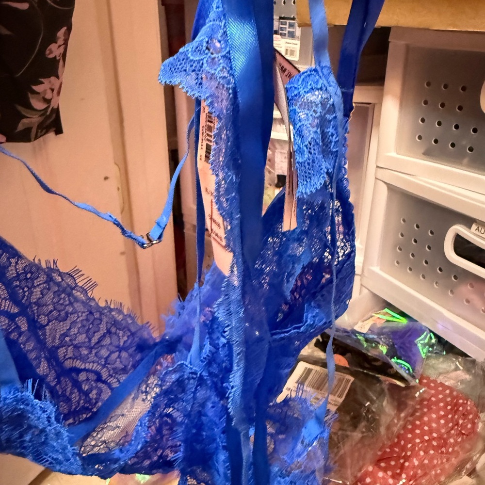 Victoria’s Secret Blue Lace Teddy open back NWT size XL - Picture 6 of 7